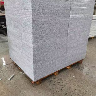 韶关 芝麻白火烧面1.8厚300*600地铺石，尺寸标准，厚薄均匀