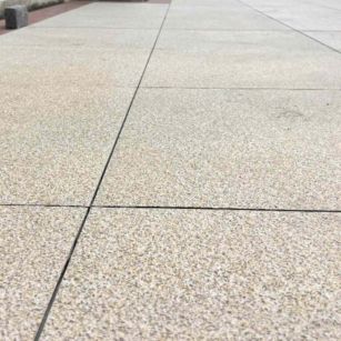 韶关 黄金麻花岗岩石板材荔枝面地面铺装效果