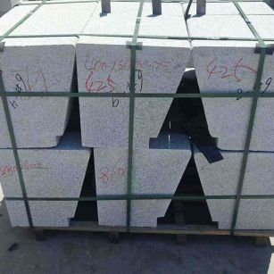 韶关 芝麻白异形坐凳，石凳