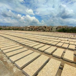 韶关 黄金麻花岗岩荔枝面地铺石防护中