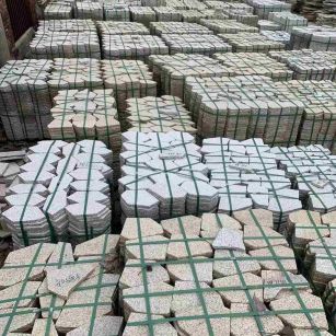 韶关 黄金麻白麻花岗岩荔枝面地铺石(冰裂纹)