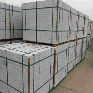 韶关 白麻花岗岩石材荔枝面地铺石（300*600*50）