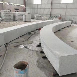 韶关芝麻白花岗岩石板材 园林光面弧形坐凳