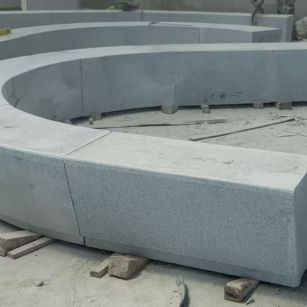 韶关 芝麻白花岗岩光面弧形坐凳