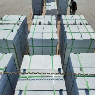 韶关 芝麻白花岗岩5公分地铺石 花岗岩厂家工厂装车日常