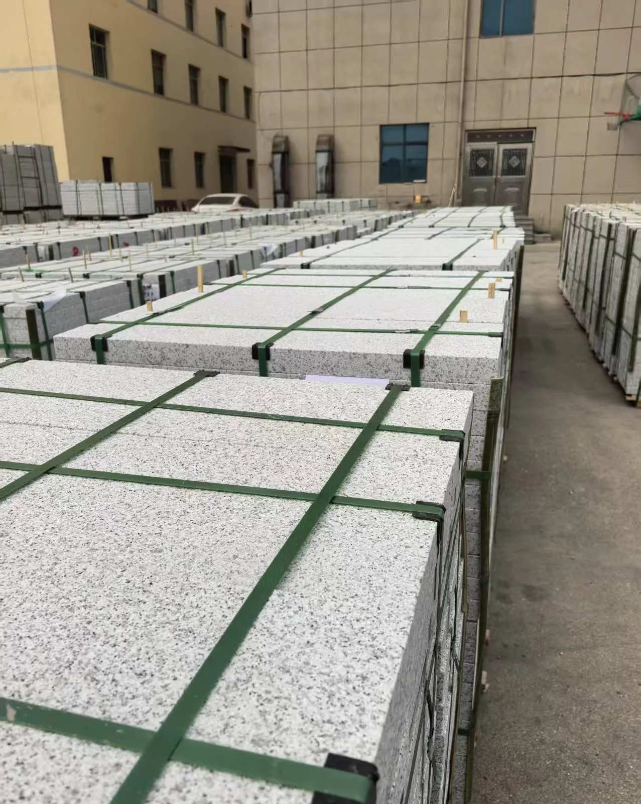 韶关 白麻花岗岩5.0公分荔枝面地铺石