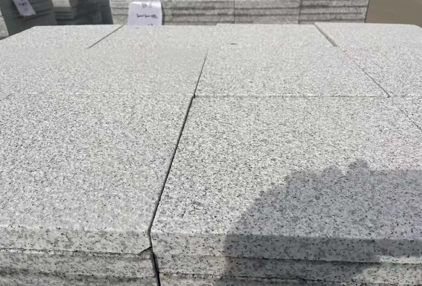 韶关 白麻花岗岩石材推荐 荔枝面地铺石