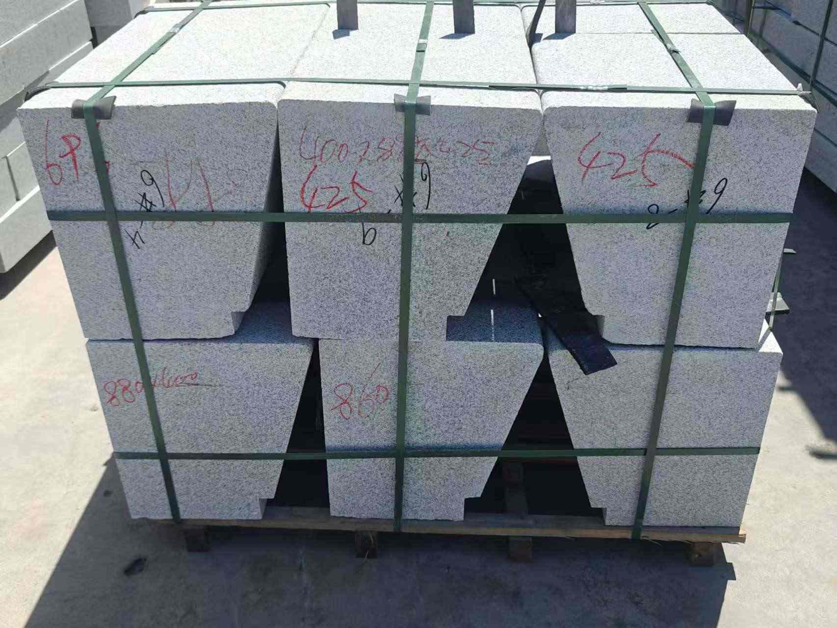 韶关 芝麻白异形坐凳，石凳