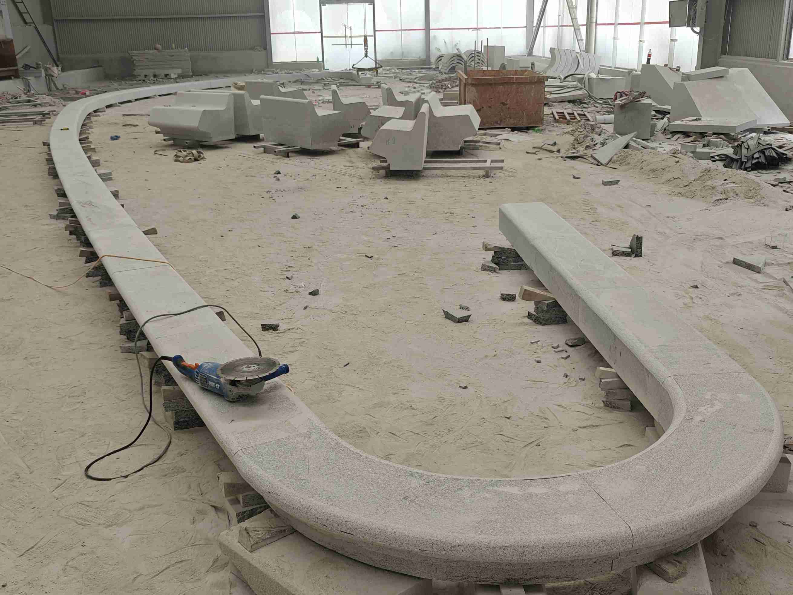 韶关 芝麻白花岗岩弧形花坛石，坐凳石