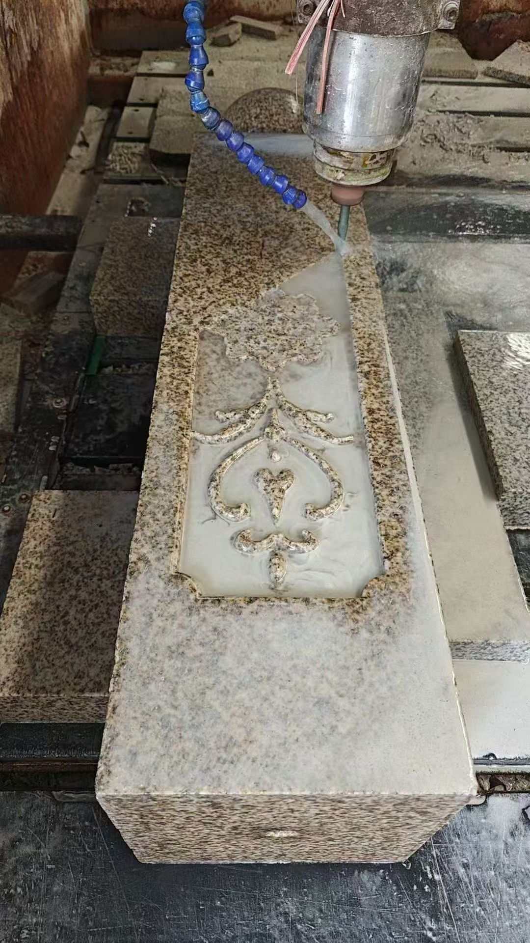 韶关 黄金麻花岗岩异形加工雕刻栏杆大柱