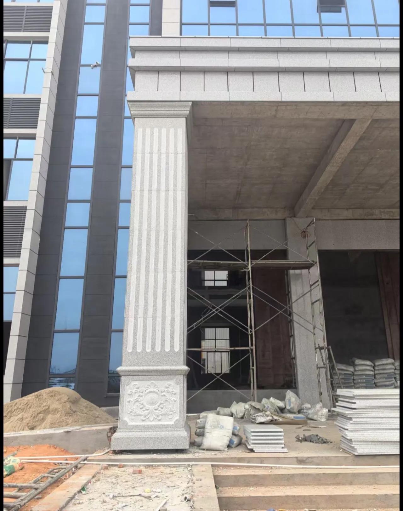 韶关 芝麻白光面花岗岩门楼大柱（罗马柱）配雕花底座