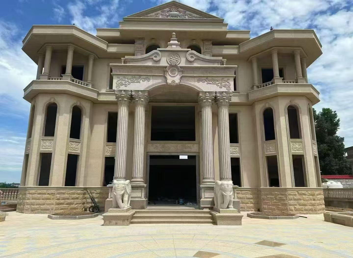 韶关 黄金麻别墅外墙干挂，大柱，大象，蘑菇石，雕花板