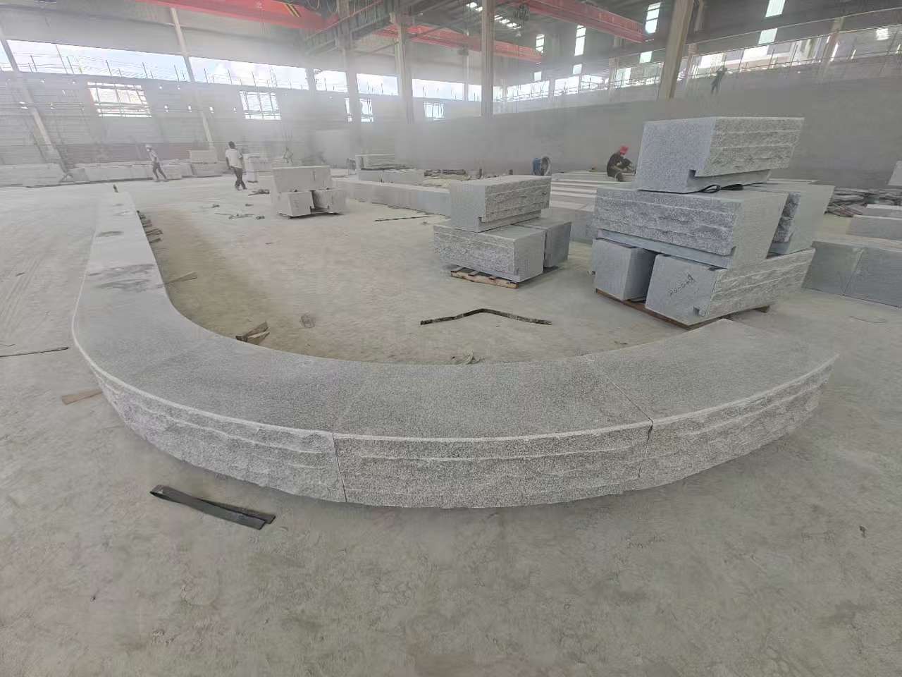 韶关 芝麻白异形坐凳，自然面光面弧形加工