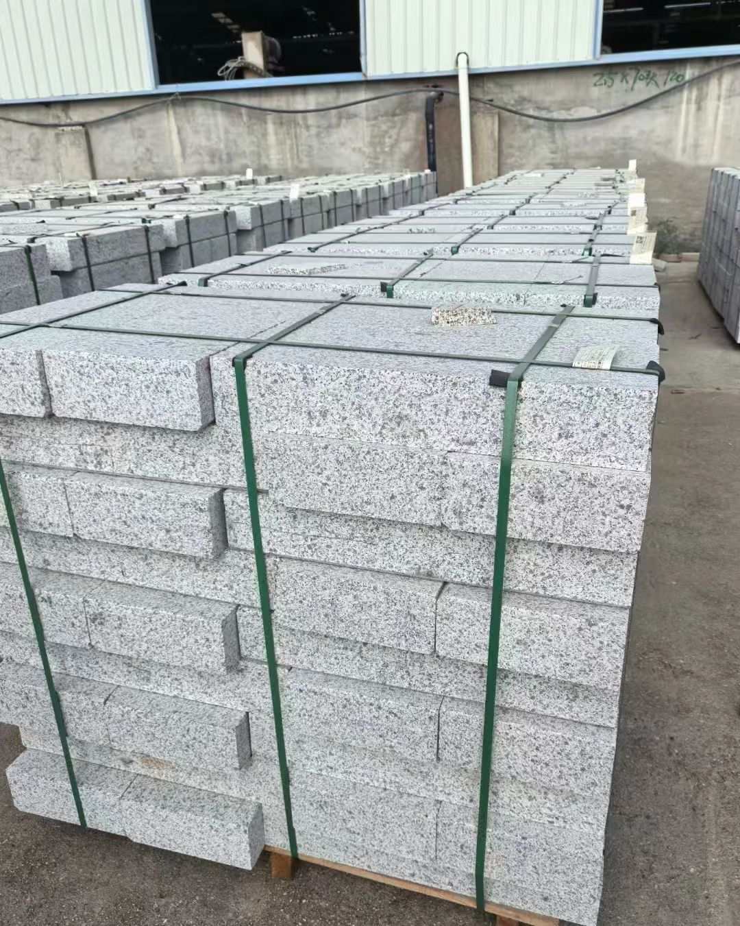 韶关 白麻花岗岩路沿石，弧形路沿石，道牙石，马路牙子，界石，路缘石，平沿石，直岩石，平缘石等