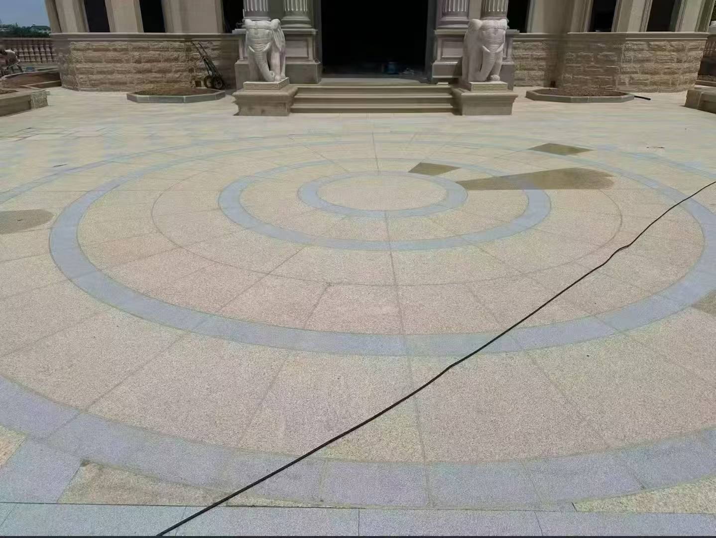 韶关 黄金麻芝麻灰花岗岩石材地铺拼接效果