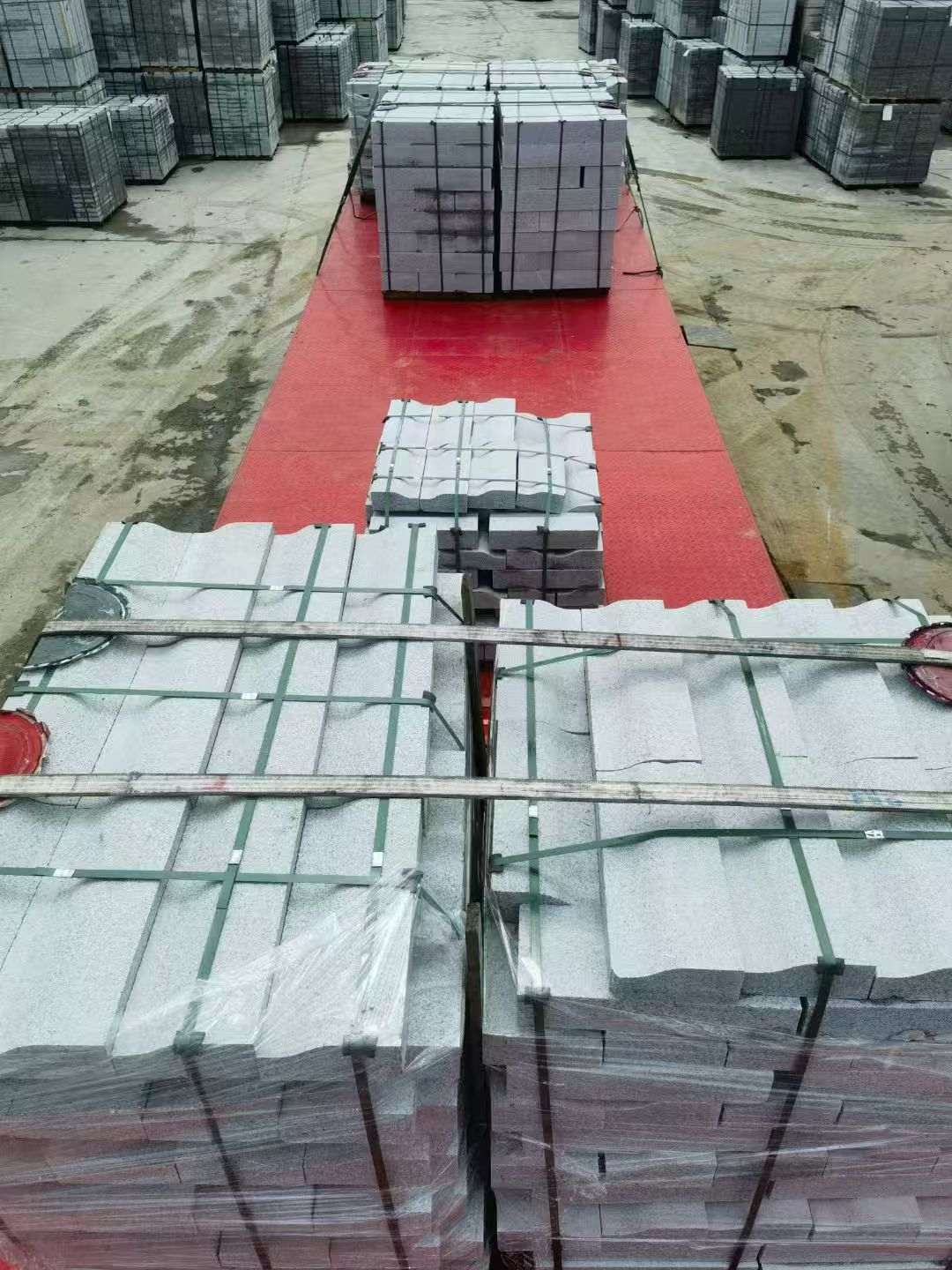 韶关 芝麻白仿形加直形路沿石出货日常