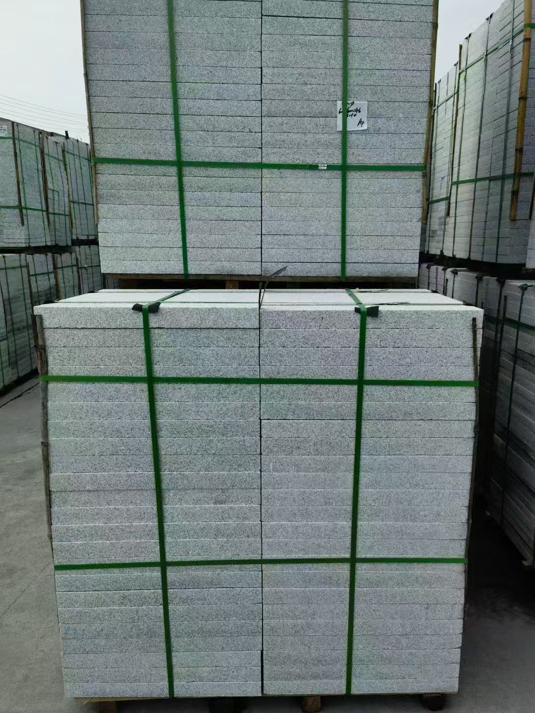 韶关 芝麻白火烧，园林广场市政工程地铺石，1.8~5.0厚均有现货