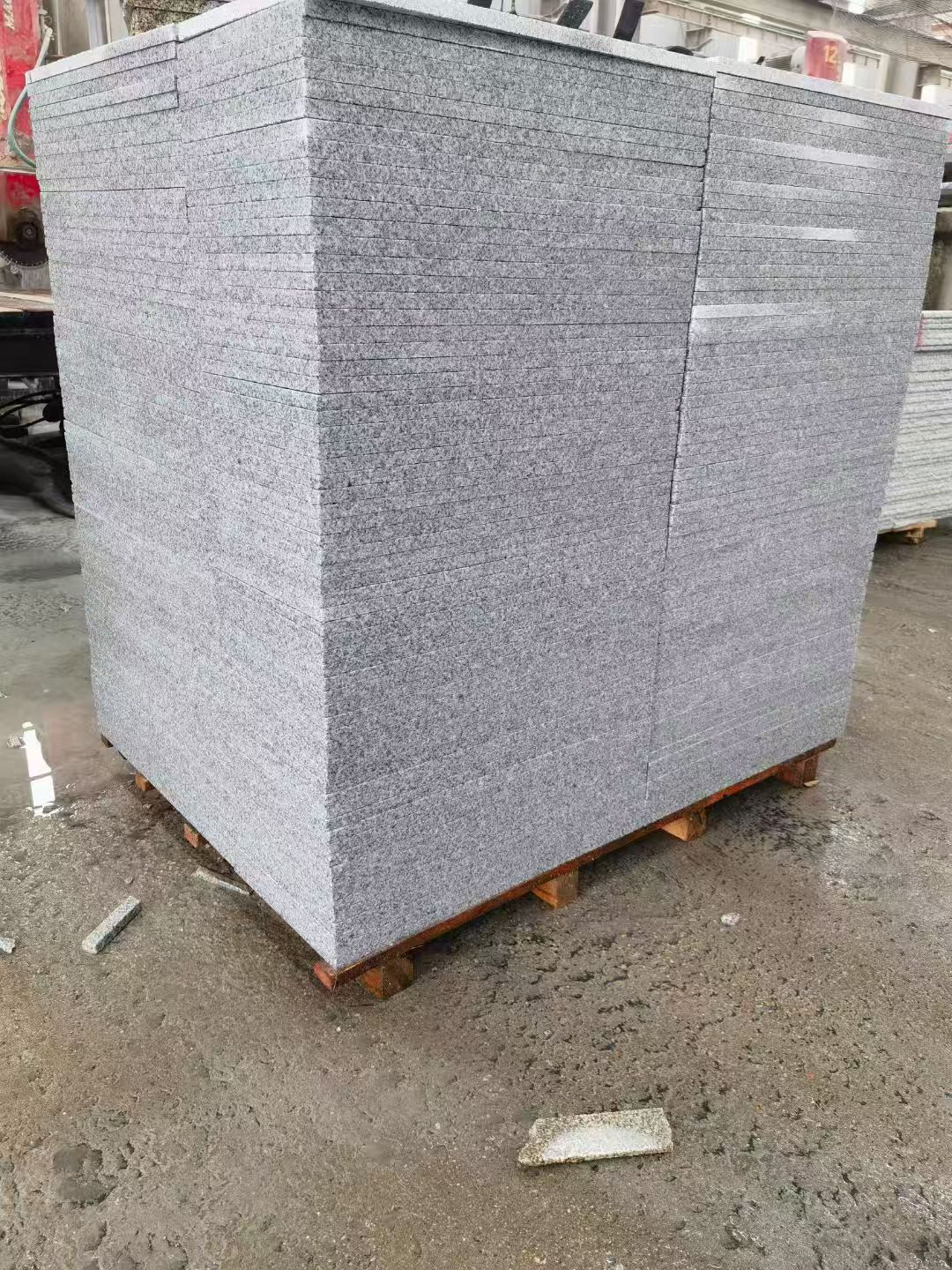 韶关 芝麻白火烧面1.8厚300*600地铺石，尺寸标准，厚薄均匀