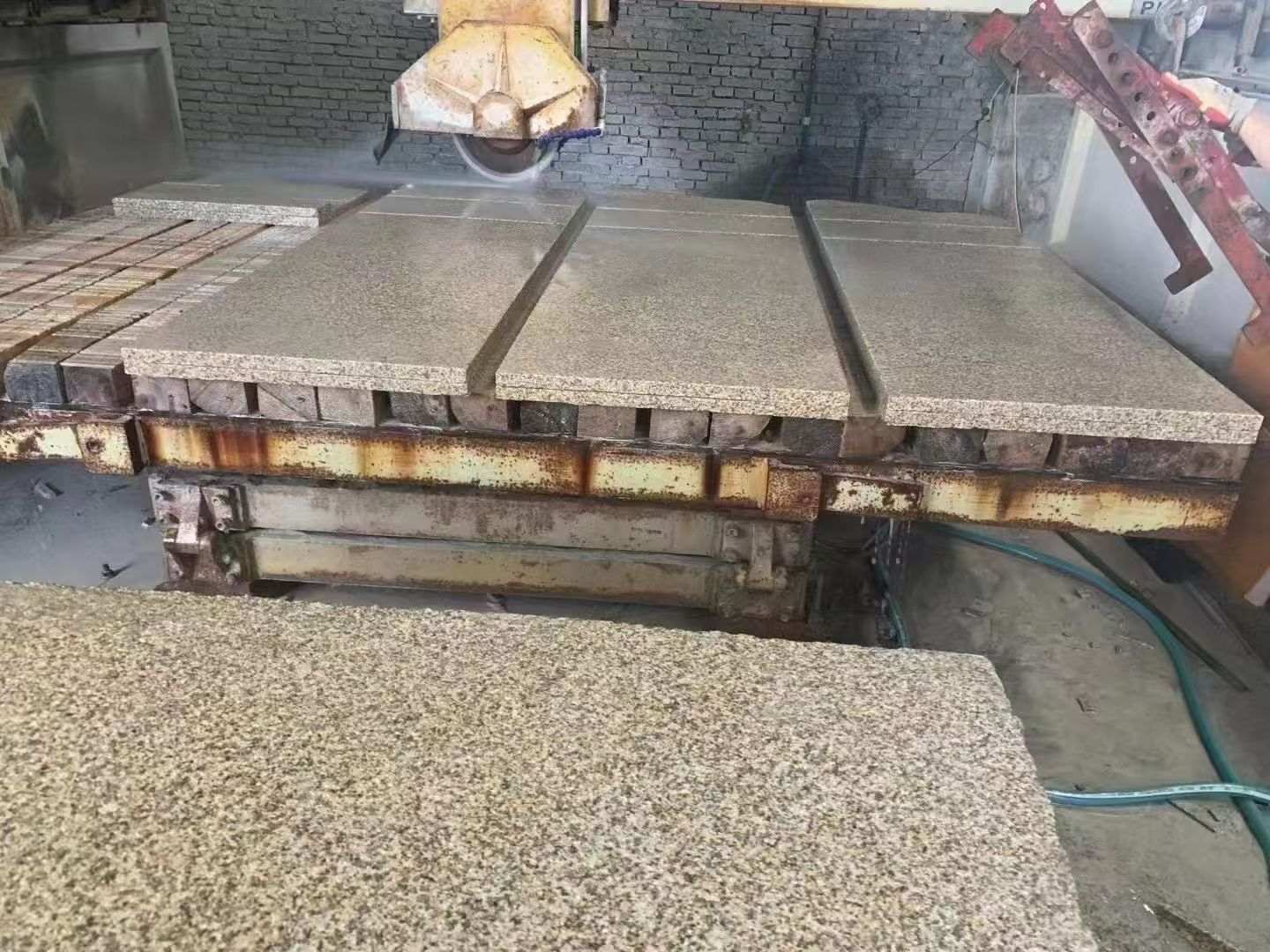 韶关 黄金麻荔枝面成品板加工