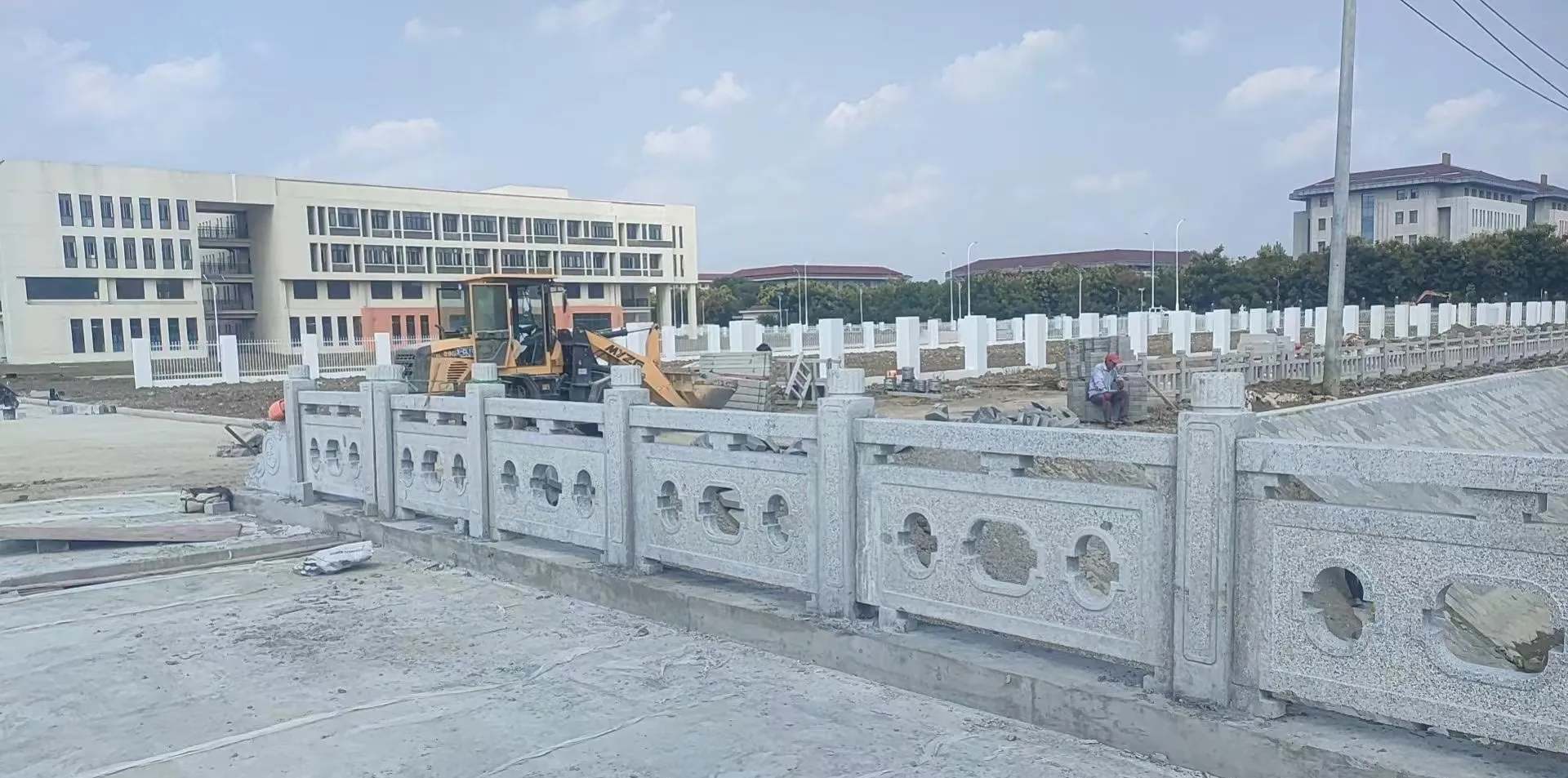 韶关 白麻花岗岩荔枝面河道栏杆