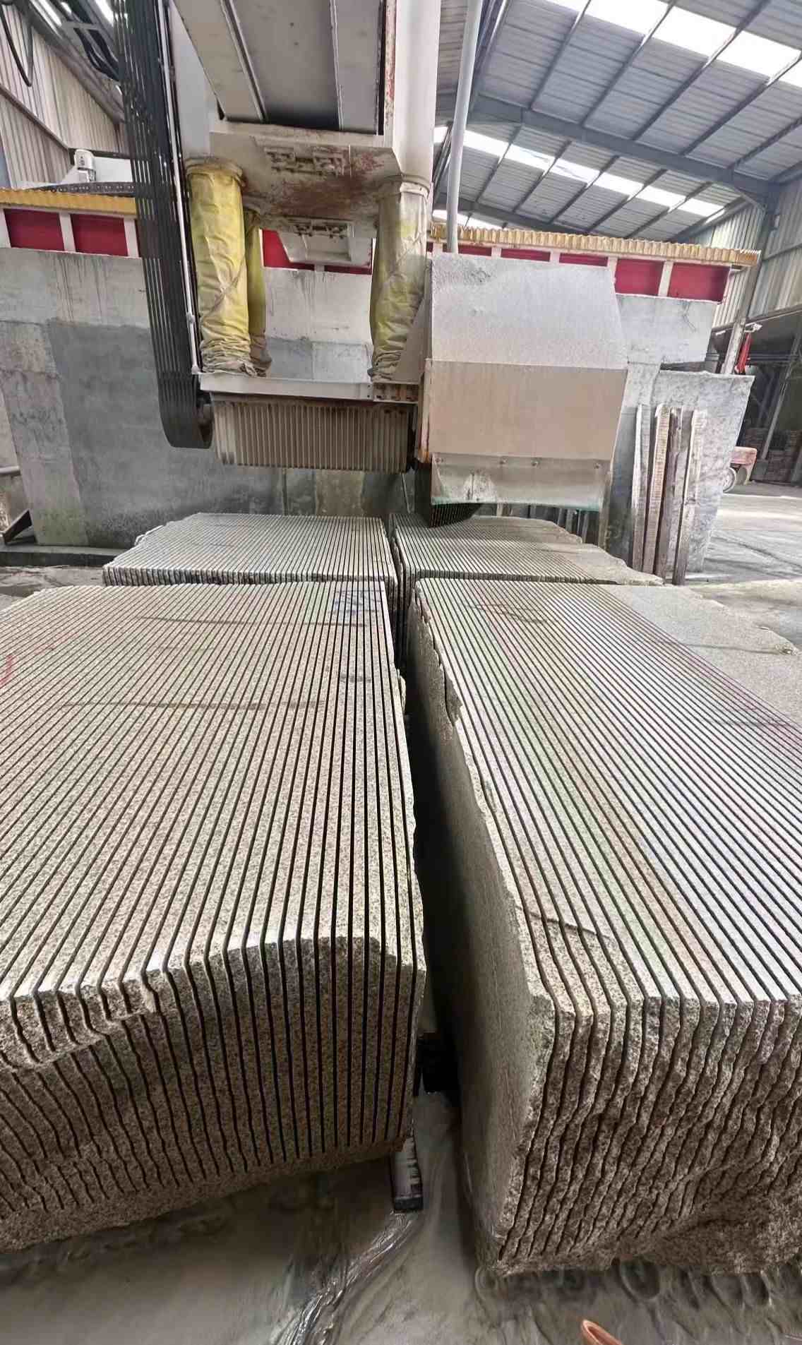 韶关 车间生产日常，黄金麻白麻花岗岩