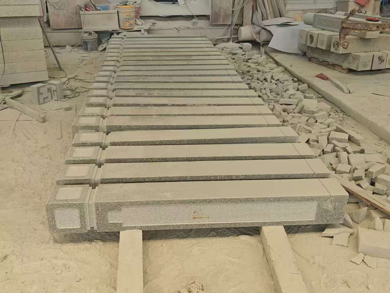 韶关 芝麻白异形加工雕刻-栏杆大柱，方柱